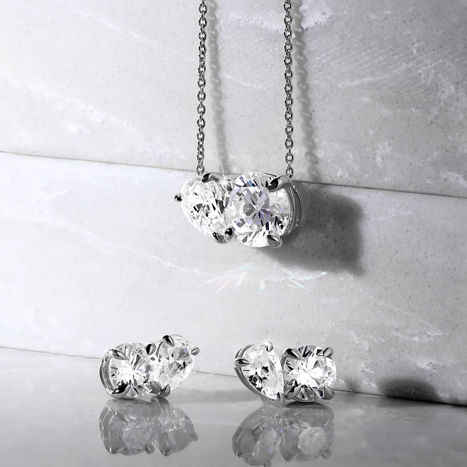 Pear-Round Diamond Toi et Moi Studs