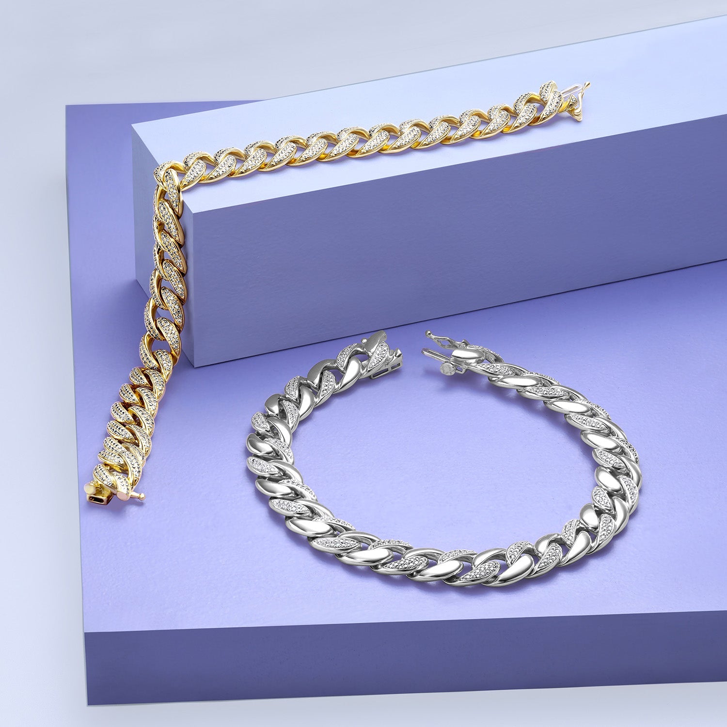 Alternating Diamond Cuban Link Bracelet_Product Angle_Creative Image